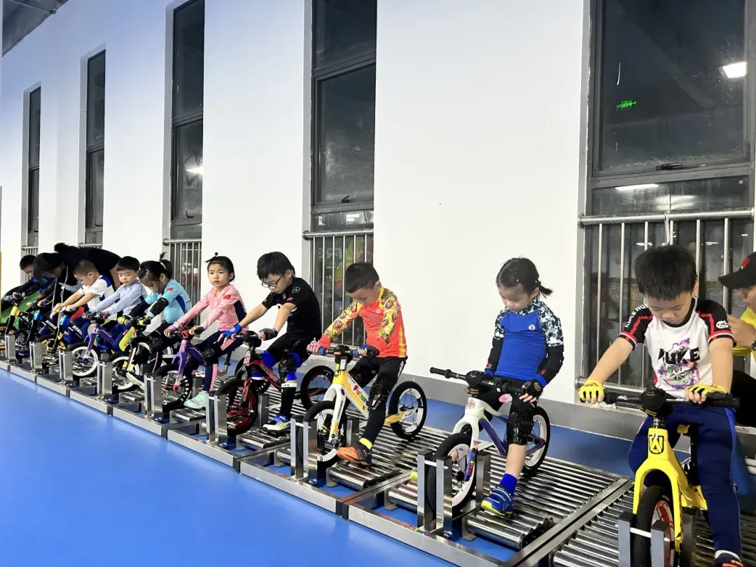 平衡车竞速2.jpg